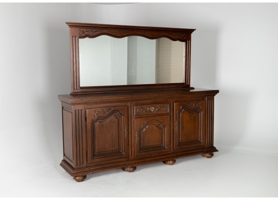 Commode with mirror