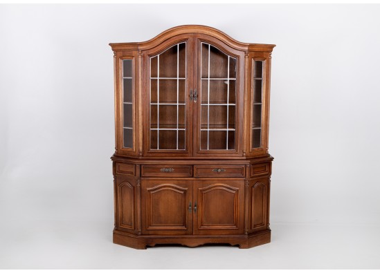Dish cabinet