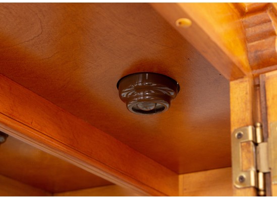 Dish cabinet