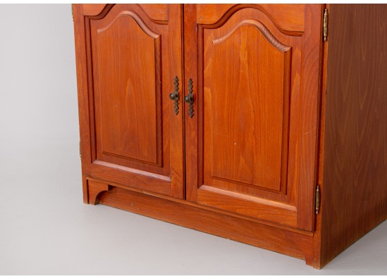 Dish cabinet