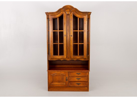 Dish cabinet