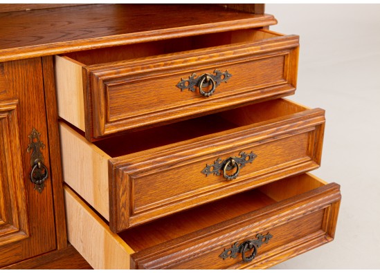 Dish cabinet