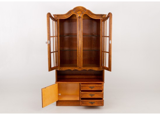 Dish cabinet