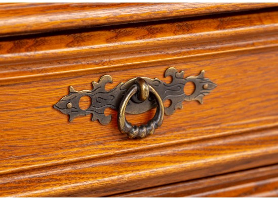 Dish cabinet