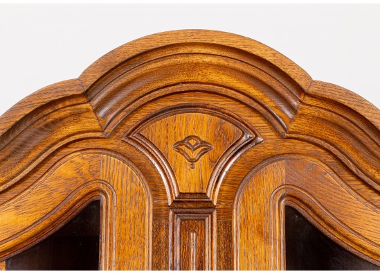 Dish cabinet