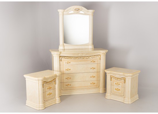 Commode with mirror