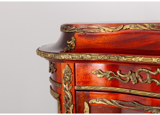 Dish cabinet