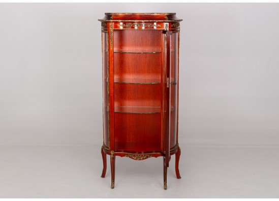 Dish cabinet