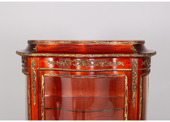 Dish cabinet