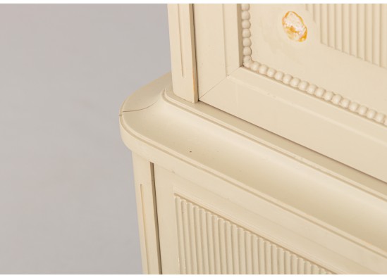 Dish cabinet
