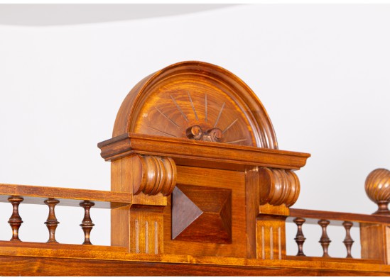 Commode with mirror