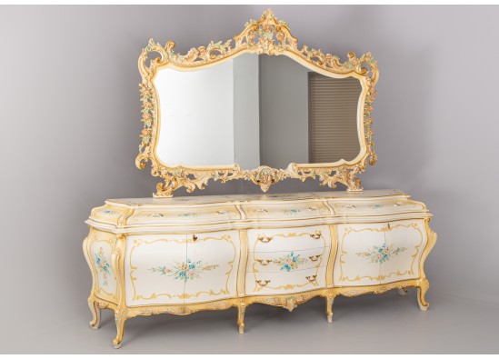 Commode with mirror