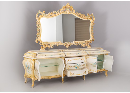 Commode with mirror