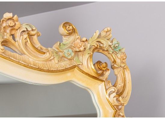 Commode with mirror