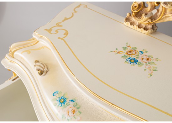 Commode with mirror