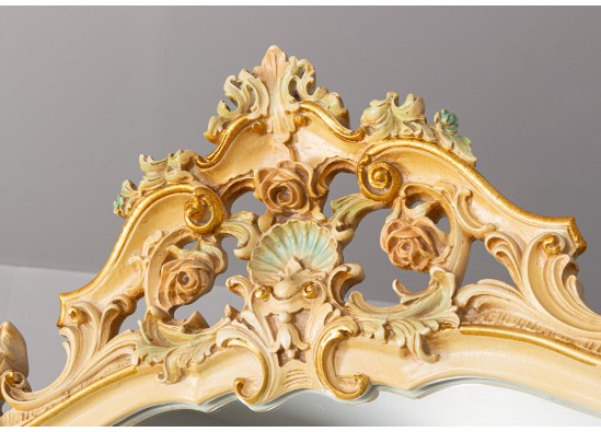 Commode with mirror
