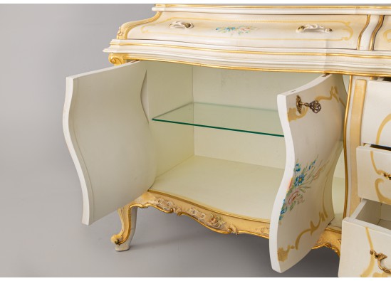 Commode with mirror
