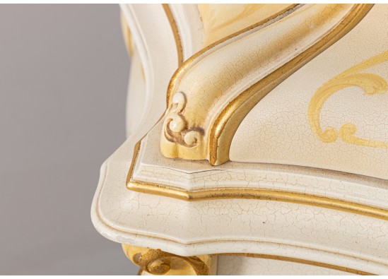 Commode with mirror