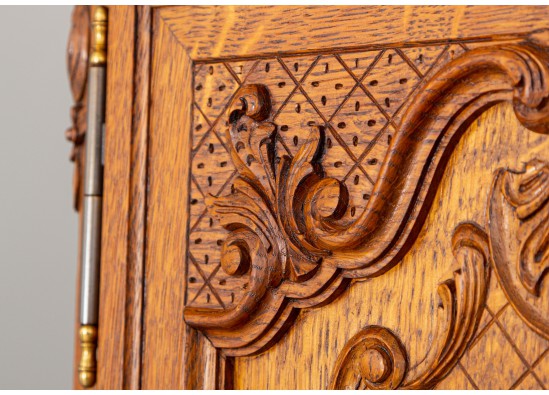 Dish cabinet