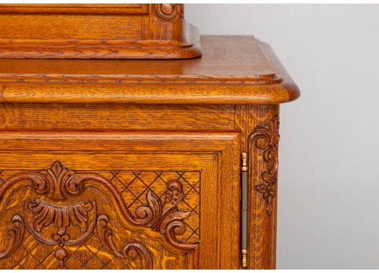 Dish cabinet