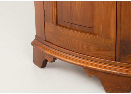 Corner dish cabinet