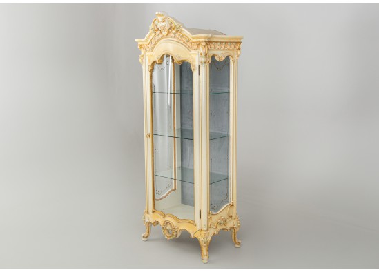 Dish cabinet