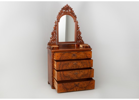 Commode with mirror