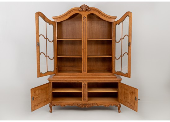 Dish cabinet