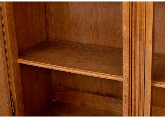 Dish cabinet