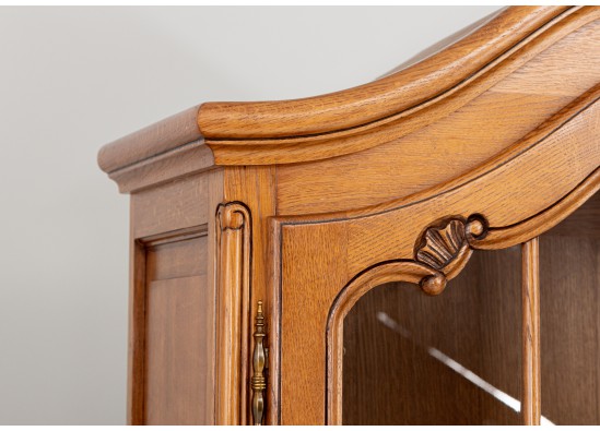 Dish cabinet