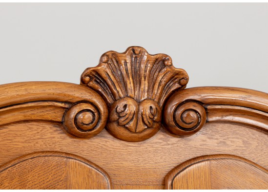 Dish cabinet