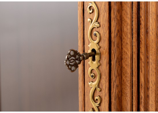 Dish cabinet