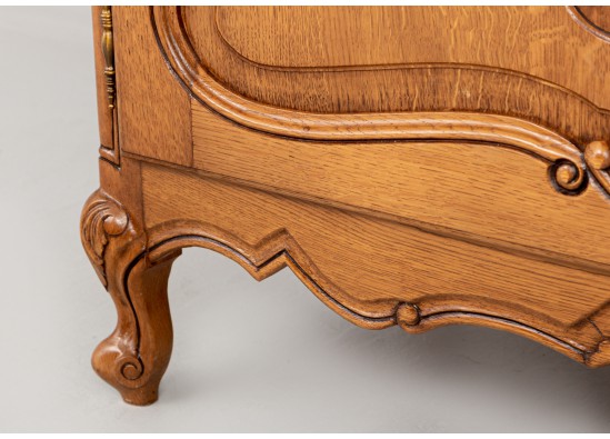 Dish cabinet
