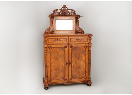 Commode with mirror