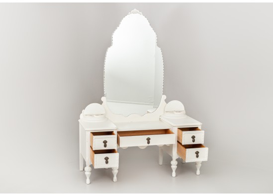 Dressing table