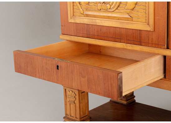 Dish cabinet