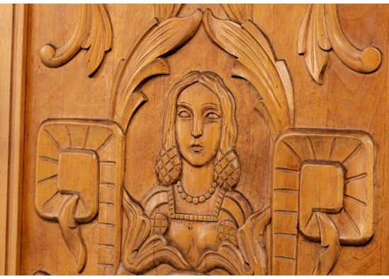Dish cabinet