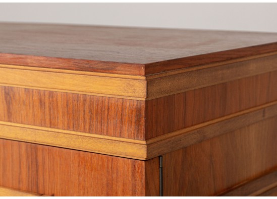 Dish cabinet