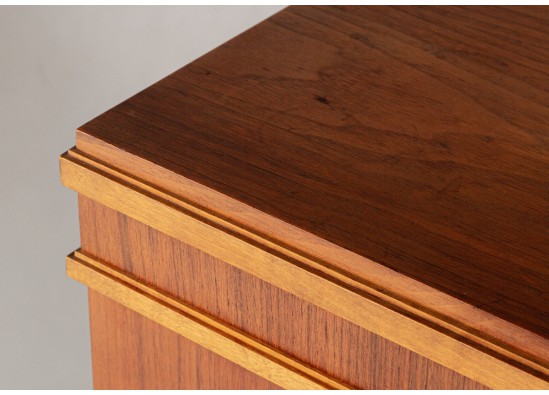 Dish cabinet