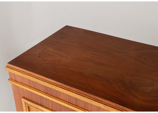 Dish cabinet