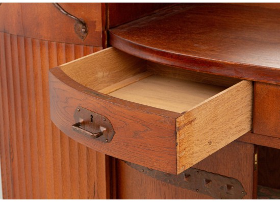 Dish cabinet