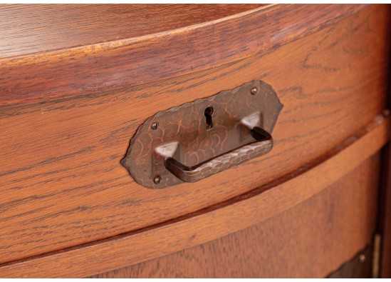 Dish cabinet