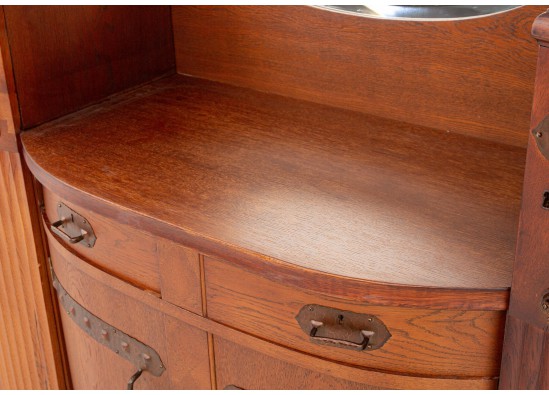 Dish cabinet