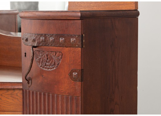 Dish cabinet