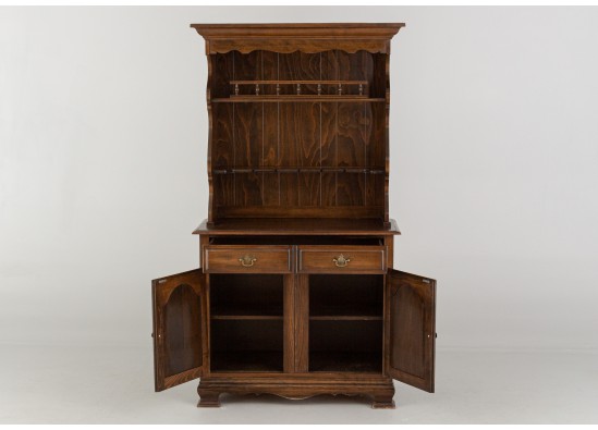 Dish cabinet