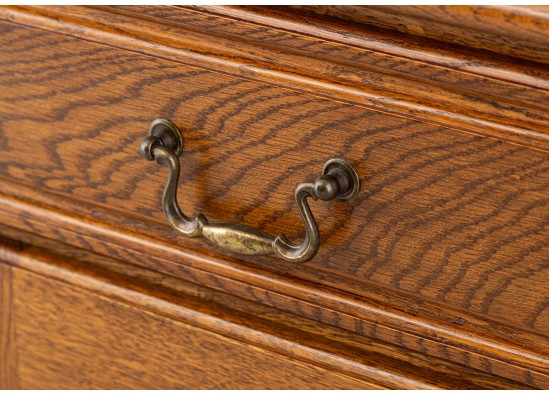 Dish cabinet