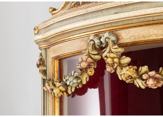 Dish cabinet