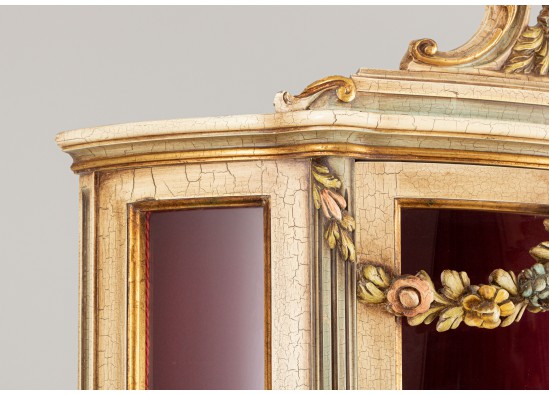 Dish cabinet