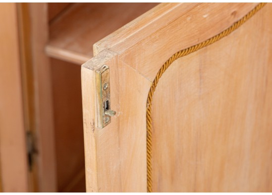 Dish cabinet