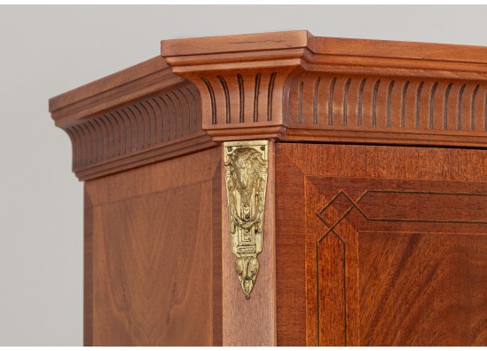Dish cabinet